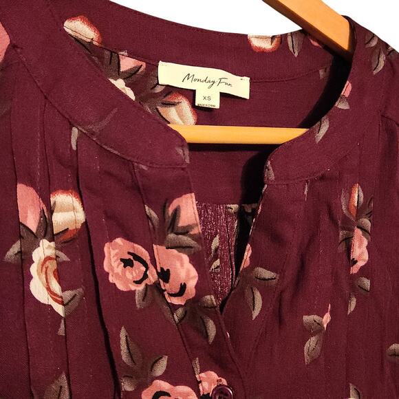 Monday Fun XS NWOT Floral Blouse - Picture 3 of 7